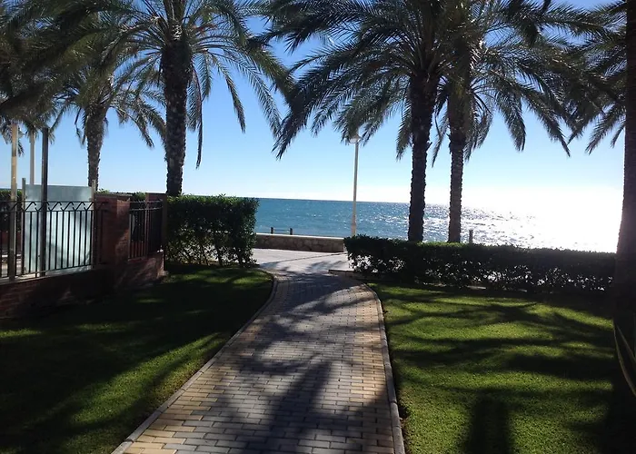 Centro Internacional Algarrobo Costa